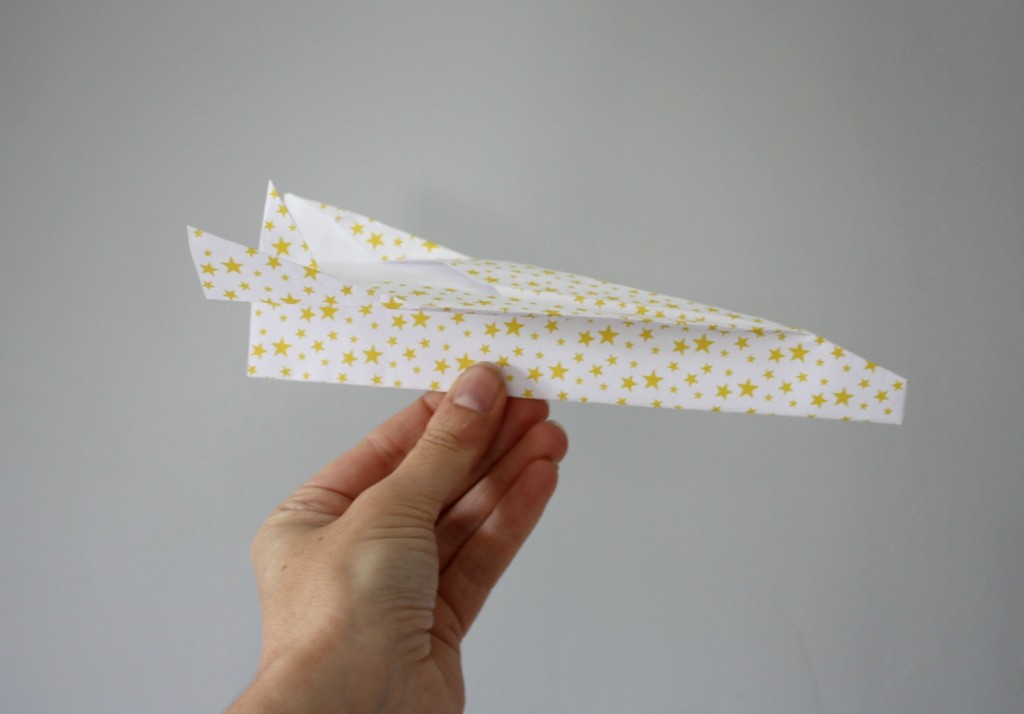 avion en papier modèle 2